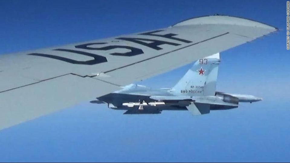 Negli ultimi anni si sono verificati altri casi di jet russi che hanno sfiorato aerei e navi da guerra Usa ma mai arrivando cos&igrave; vicino ad un passo dalla collisione in volo.