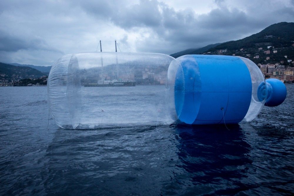 La nave Rainbow Warrior di Greenpeace, impegnata nel tour &ldquo;Meno plastica, pi&ugrave; Mediterraneo&rdquo;.&nbsp;