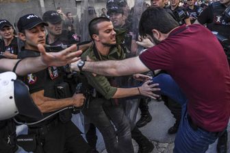 &nbsp;Istanbul, a polizia turca contro gli attivisti al Gay Pride (Afp)