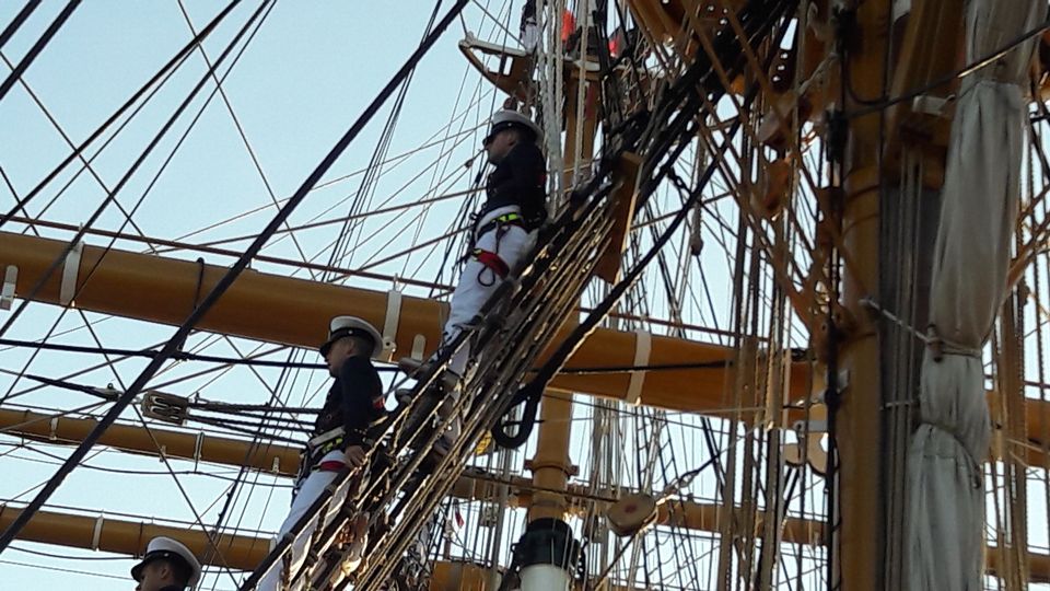 La Vespucci alla rada nel porto di Montreal per festeggiare i 150 del Canada.Nicola Graziani - Agi