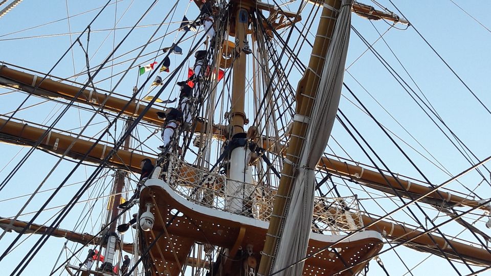 La Vespucci alla rada nel porto di Montreal per festeggiare i 150 del Canada.Nicola Graziani - Agi