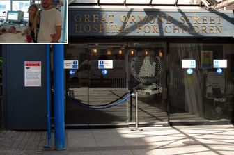 &nbsp;Charlie Gard con i suo genitori Connie e Chris all'Ormond Street Hospital di Londra