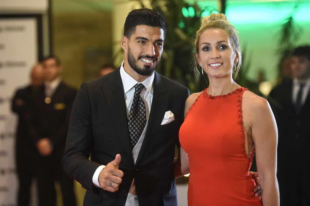 GLI INVITATI. Il calciatore del Barcellona Luis Suarez e sua moglie Sofia Balbi (AFP)&nbsp;
