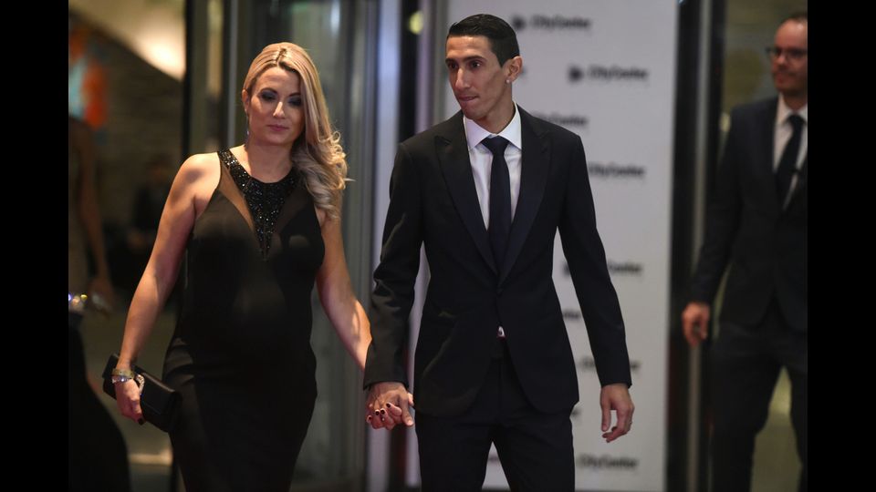 GLI INVITATI. Il calciatore argentino del Paris Saint Germain Angel di Maria e sua moglie (AFP)&nbsp;