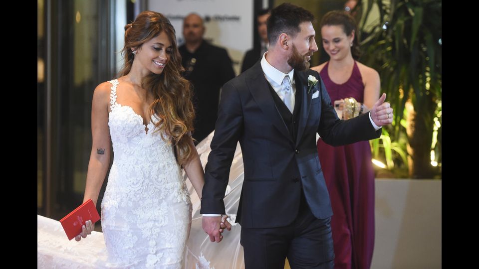 Lionel Messi con la sposa Antonella Roccuzzo (AFP)&nbsp;