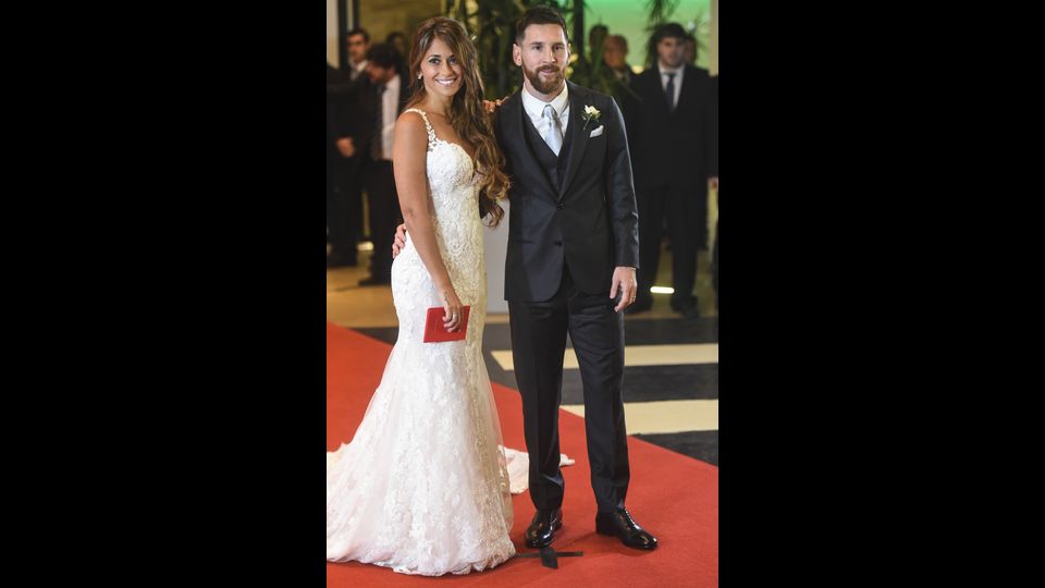 Lionel Messi con la sposa Antonella Roccuzzo (AFP)&nbsp;
