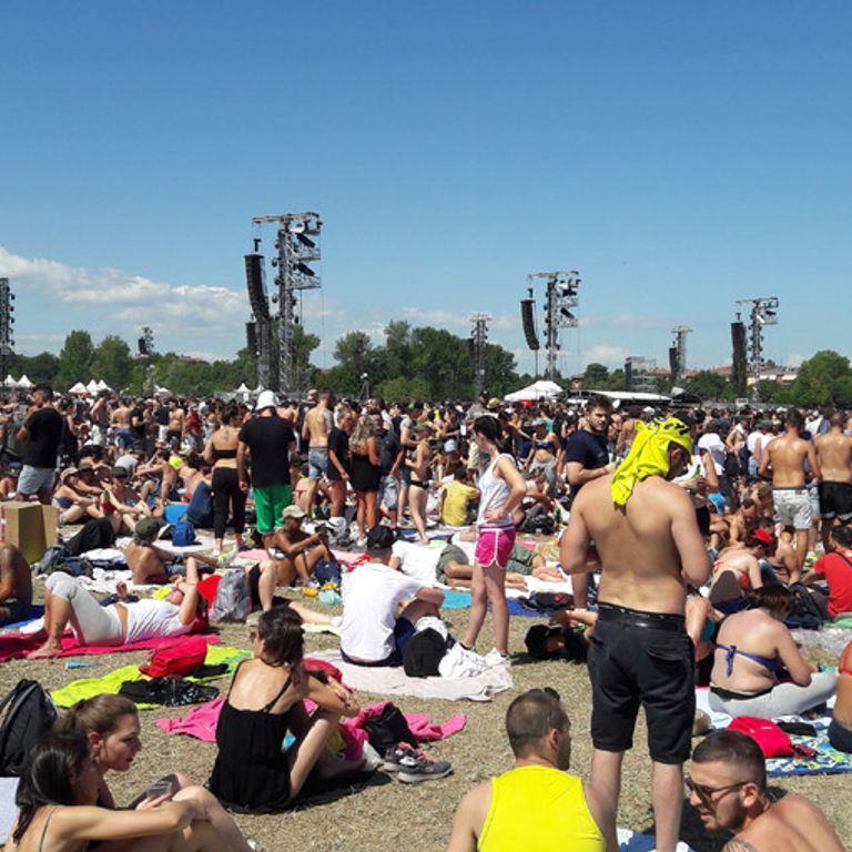 Alle 7 di questa mattina erano gi&agrave; 7.500 i fan di Vasco Rossi entrati nel Modena Park per assicurarsi le prime file in vista del mega-concerto di questa sera. All'apertura anticipata delle 21.15 sono entrati in circa 1.500 e poi altri durante la notte.