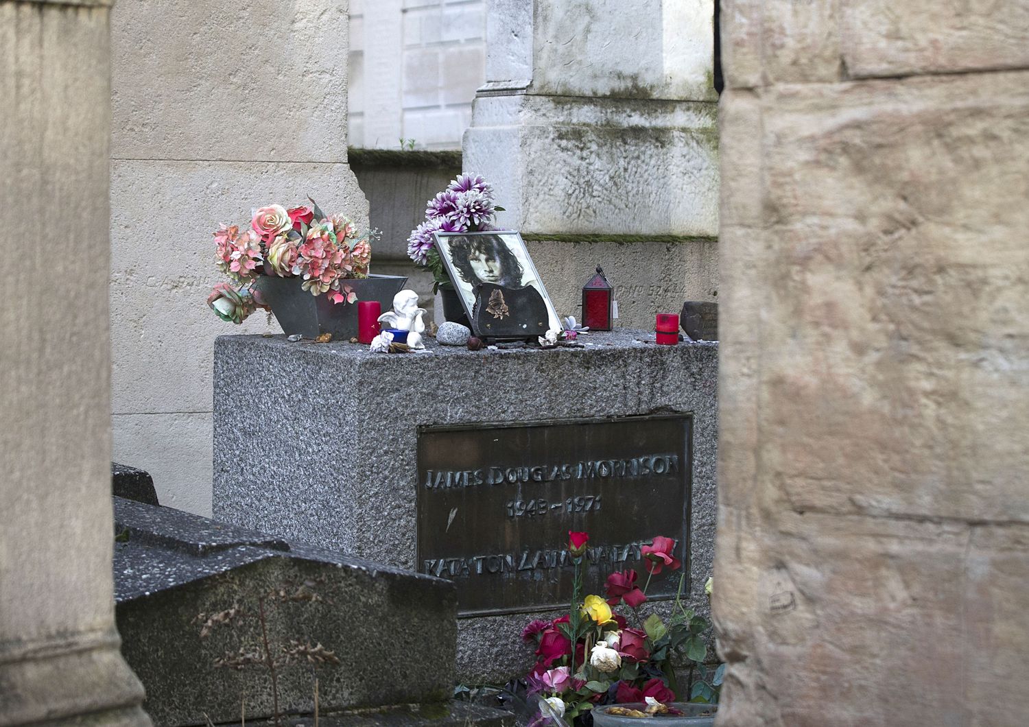 &nbsp;La tomba di Jim Morrison a Parigi