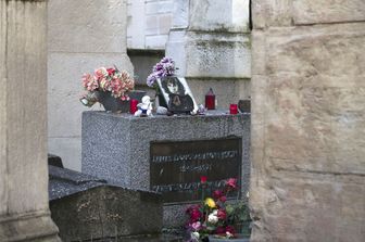 &nbsp;La tomba di Jim Morrison a Parigi
