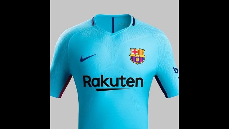 Dalla stagione 2017-18 il Barcellona avr&agrave; un nuovo sponsor di maglia. Sulle casacche al posto di Qatar Airways ci sar&agrave; la scritta Rakuten, multinazionale giapponese dell'e-commerce (il suo negozio virtuale ha pi&ugrave; di 50 milioni di utenti registrati) che ha chiuso un accordo di quattro anni con i blaugrana.