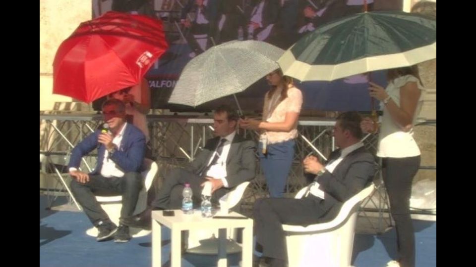 Il web ha accusato gli organizzatori della manifestazione di sessismo e , intervistato D'Alfonso si &egrave; affrettato a dire che i &quot;commenti sulla parit&agrave; di genere sono fuori luogo&quot;. Le immagini per&ograve; non sono certo belle