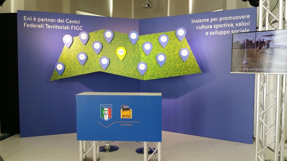 Eni, partner storico del CaterRaduno, ha organizzato alla Rotonda a Mare di Senigallia ENERGITALY, un grande laboratorio a cielo aperto per promuovere i propri progressi sulle attivit&agrave; energetiche &ldquo;low carbon&rdquo; per un futuro sempre pi&ugrave; &ldquo;green&rdquo; come la trasformazione dei rifiuti umidi in biocarburanti, la bonifica naturale dei terreni contaminati, i rivoluzionari sistemi di concentrazione solare e i moduli fotovoltaici organici.