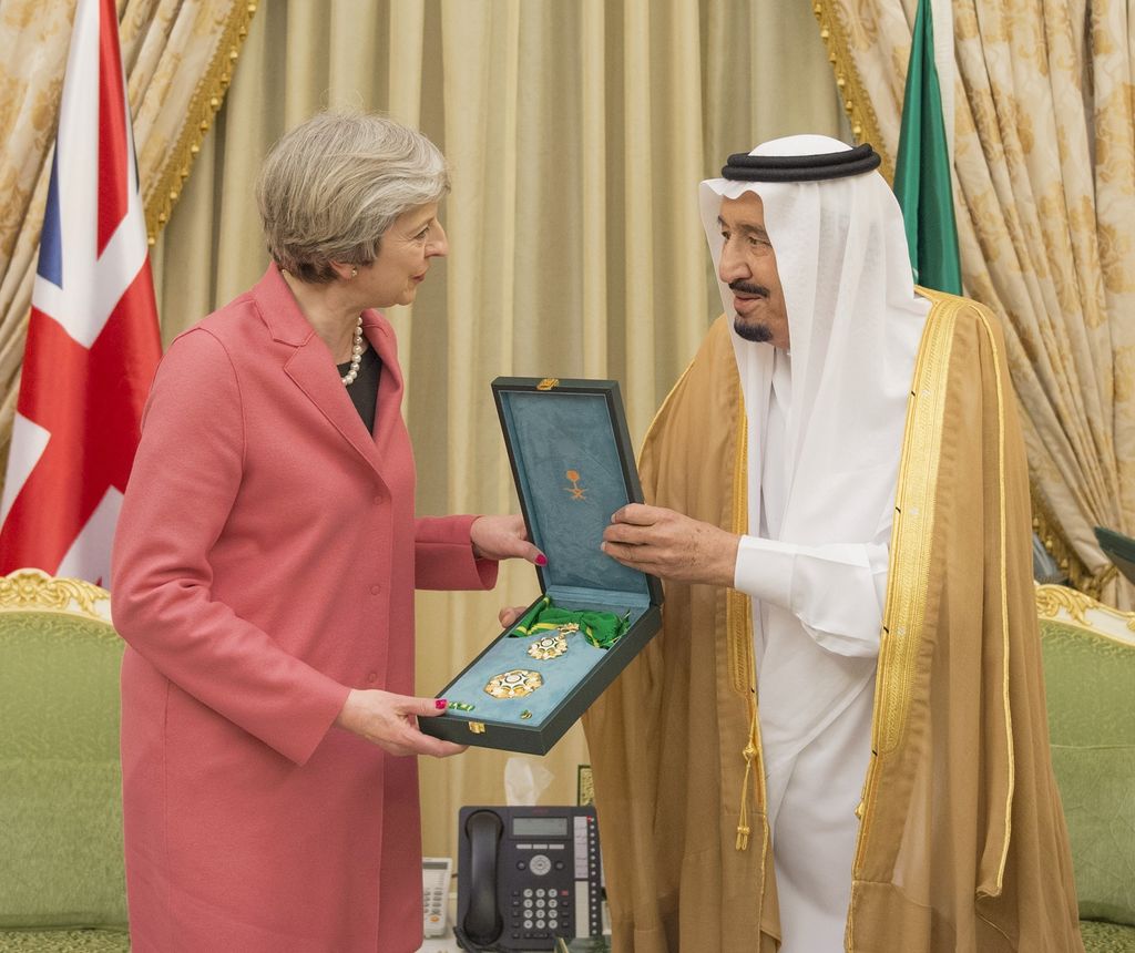 &nbsp;Theresa May incontra il re saudita Salman il 7 aprile 2017