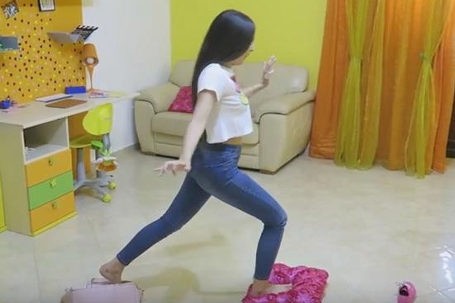 Il pavimento e' lava (foto Youtube)