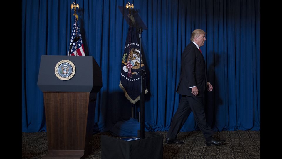 Un altro momento topico registrato &egrave; quello della crisi siriana del 6 aprile, quando Trump ordina di bombardare. &Egrave; il noto giornalista esperto di politiche internazionali Fareed Zakaria di Cnn ad illuminarsi: &quot;Credo che Donald Trump sia diventato presidente degli Stati Uniti&quot;.