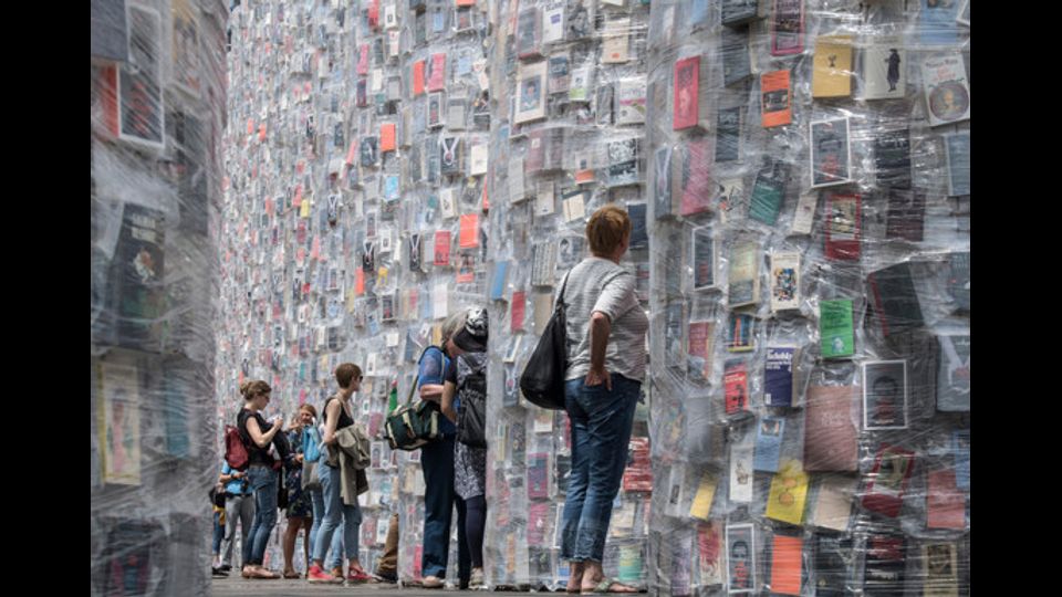 Il Partenone dei libri di Marta Minujin&nbsp;