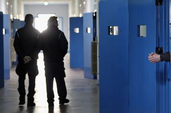 Agenti polizia penitenziaria