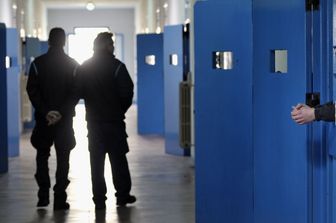 &nbsp; Agenti polizia penitenziaria