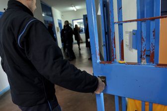 Agenti polizia penitenziaria