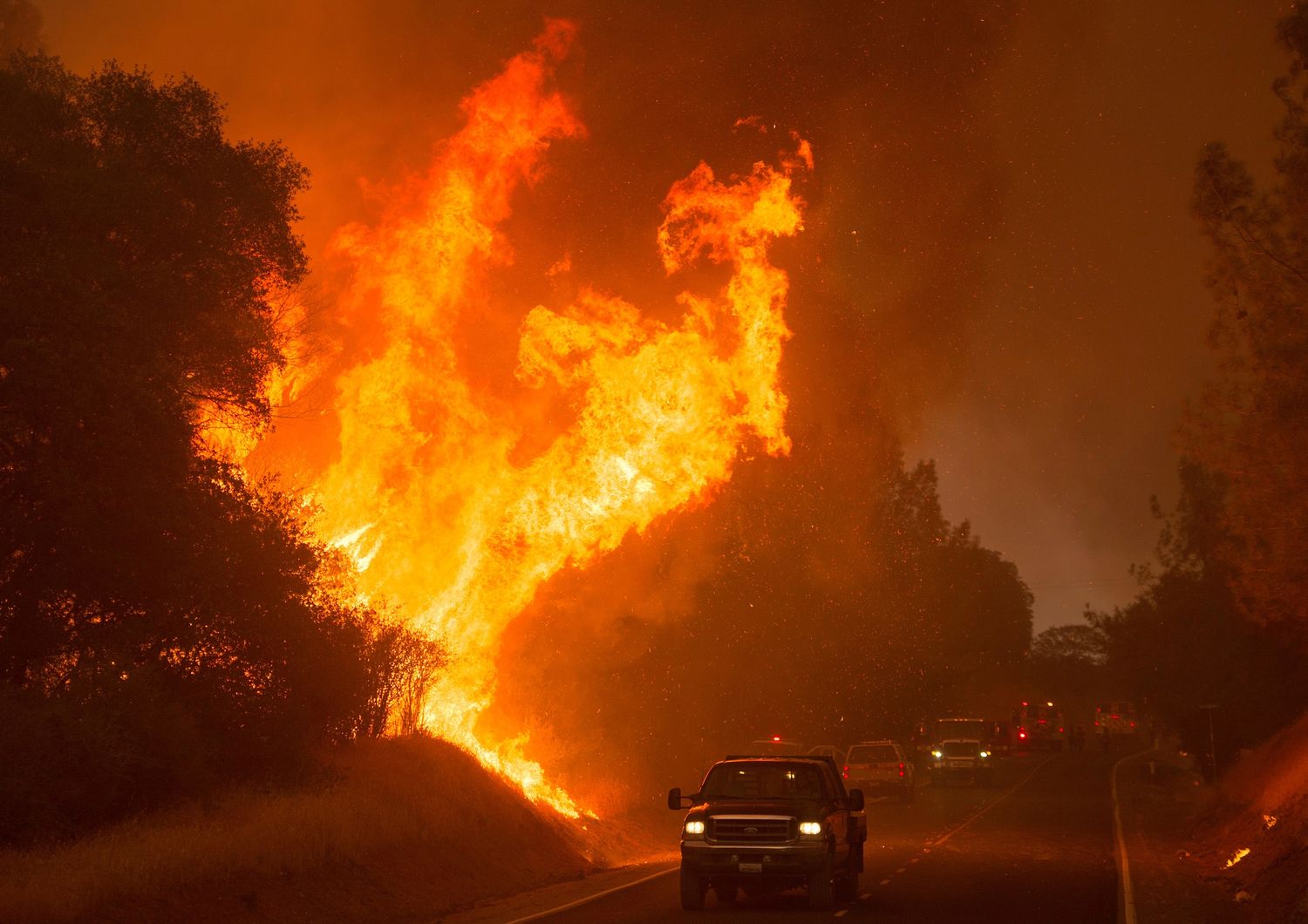 Incendi devastano la California: 2.300 pompieri impegnati e molte persone evacuate &nbsp;