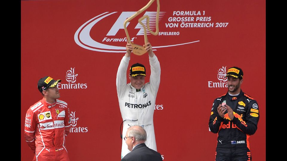 Sul podio Valtteri Bottas, Sebastian Vettel e Daniel Ricciardo (Afp)