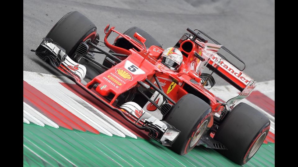 Nella classifica squadre, la Mercedes &egrave; davanti con 287 punti, la Ferrari seconda con 254.&nbsp;Vettel su Ferrari al GP d'Austria (Afp)