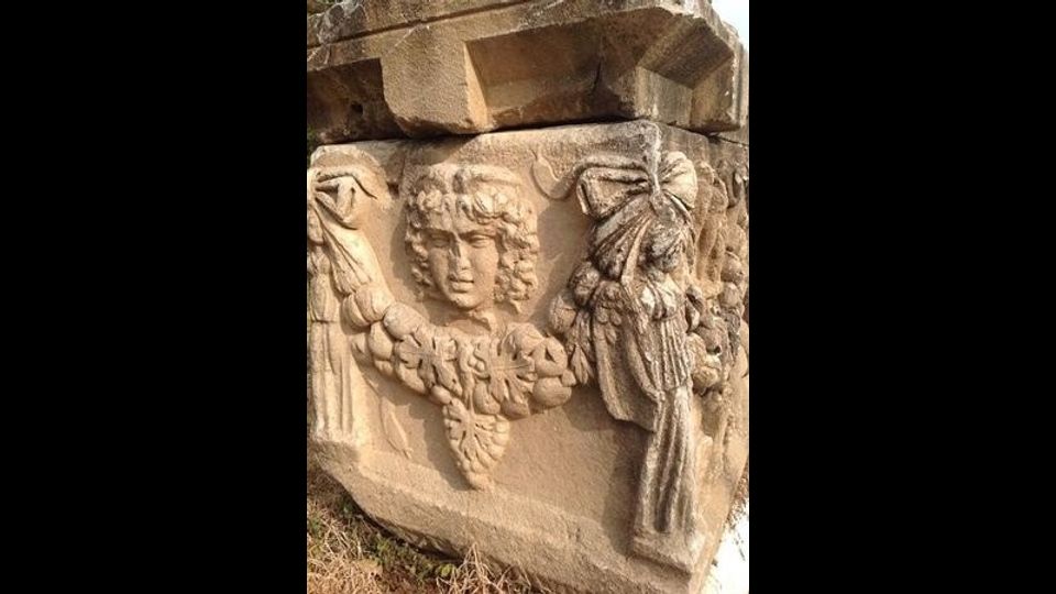 La Turchia ha un gioiello in pi&ugrave;: il sito archeologico di Aphrodisia, nella provincia di Aydin, sulla costa egea del Paese, &egrave; stato dichiarato patrimonio mondiale dall'Unesco.&nbsp;Sarcofago di pietra ad Aphrodisia&nbsp;