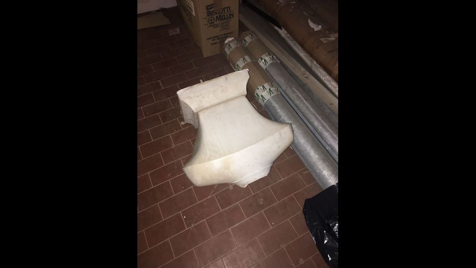 L'attacco ha suscitato un'ondata di sdegno anche perch&eacute; pi&ugrave; volte l'istituto era stato oggetto di raid vandalici e lo stesso monumento era stato imbrattato e lesionato. L'indagine e' difficile perch&eacute; il sistema di videosorveglianza dell'istituto non funziona da tempo.&nbsp;