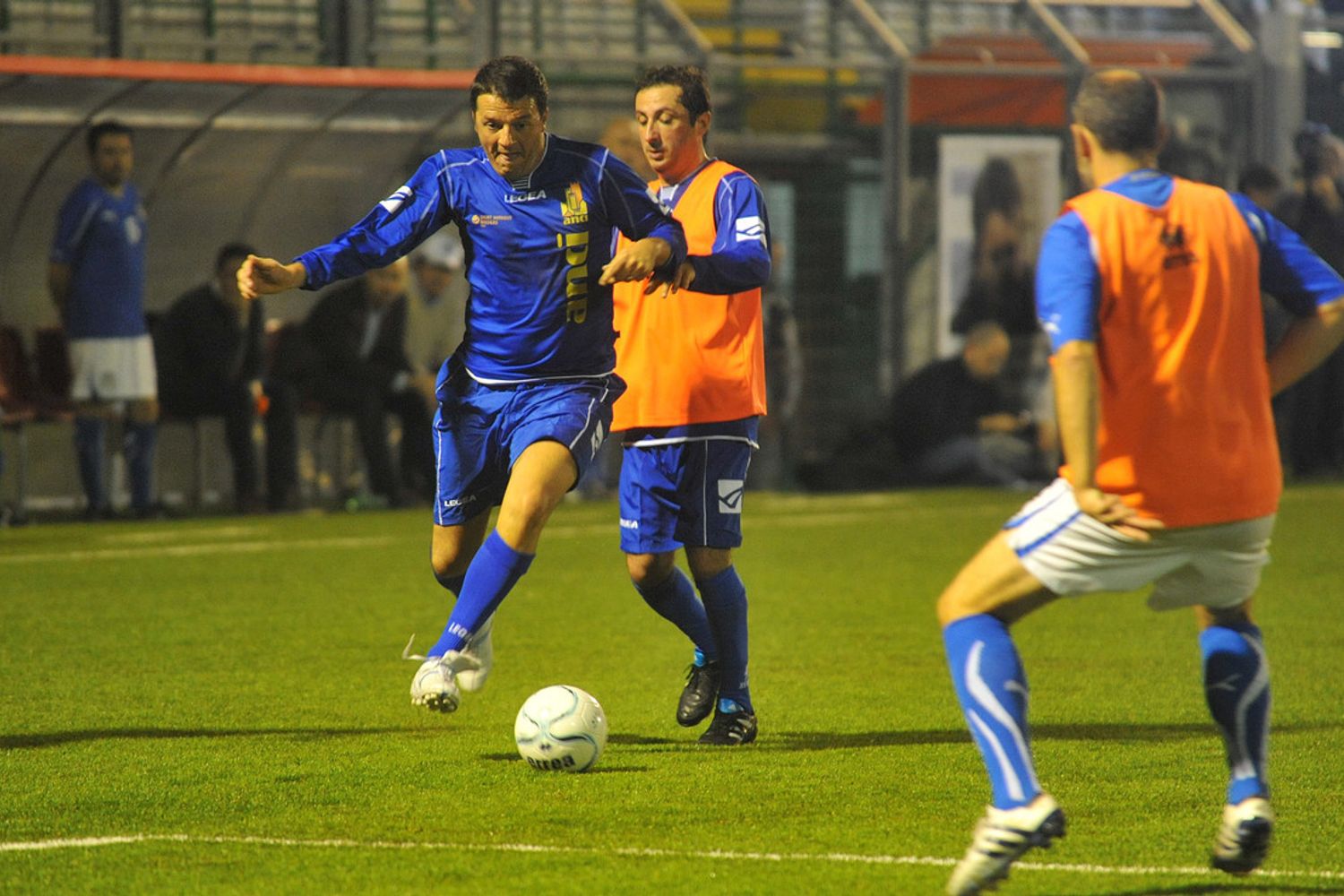 Firenze, partita di calcio tra rappresentanza sindaci e rappresentanza parlamentari. Nella foto Matteo Renzi (Agf)&nbsp;