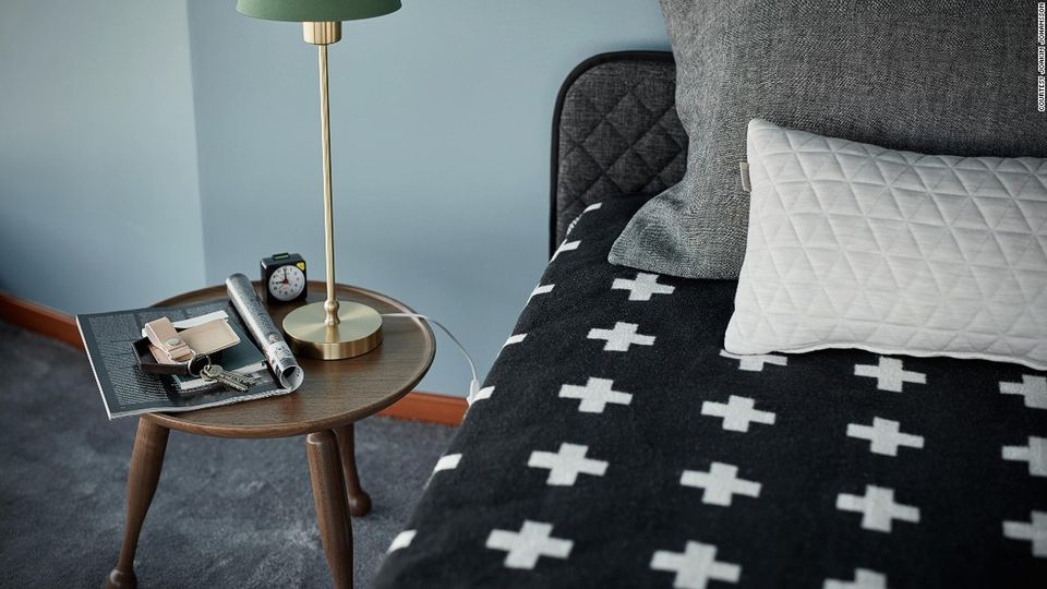 HomeAway, l&rsquo;azienda che offre soluzioni per case vacanze e che si &egrave; occupata della rivalutazione della vecchia torre di controllo, ha lanciato un concorso (terminer&agrave; il 30 luglio 2017) per dare la possibilit&agrave; di trascorrere una notte nella torre di controllo all&rsquo;aeroporto Arlanda. Foto:&nbsp;Courtesy Joakim Johansson