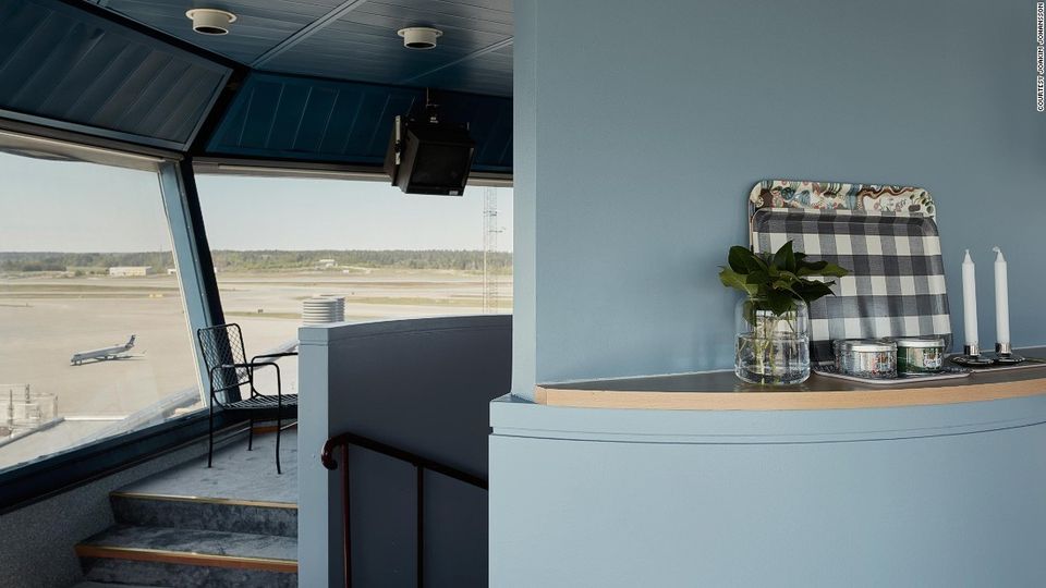 La designer &egrave; molto famosa in Scandinavia ed &egrave; la stessa che ha creato alcune delle fantasie dei tessuti Ikea. &quot;Amo il mio lavoro - scrive nel 2010 sul profilo Facebook dell&rsquo;azienda di mobili low cost -, che prevede anche delle visite nei mercatini dell'usato. E' qui, tra oggetti e disegni antichi, che ho tratto ispirazione per le nuove fantasie. Le forme astratte dei tessuti Saralisa  sono frutto della mia immaginazione. Ti sembrano fiori, cellule o chewing-gum? Qualunque cosa tu veda nel tessuto, spero che le fantasie vivaci liberino la tua creativit&agrave; e ti incoraggino a personalizzare la tua casa&quot;&nbsp;Foto:&nbsp;Courtesy Joakim Johansson