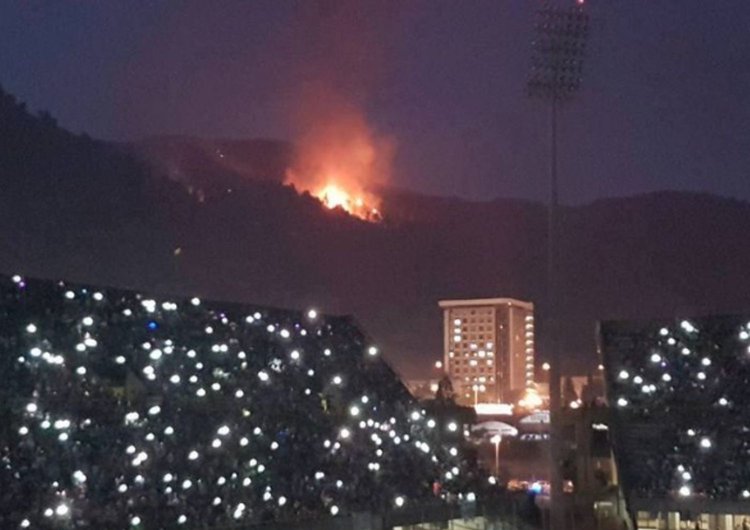 &nbsp;Incendio sulla collina di Salerno