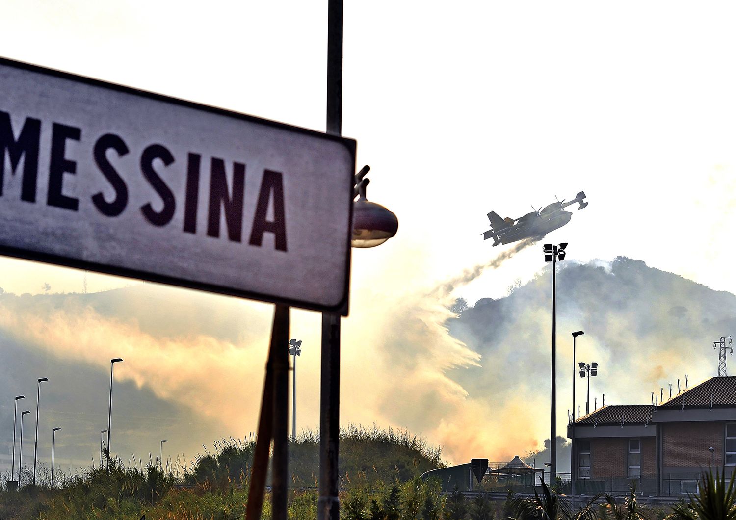 Incendi a Messina&nbsp;&nbsp;Foto: Giovanni Isolino / AFP