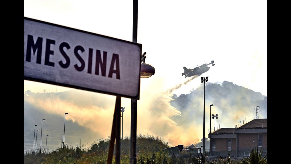 Incendi a Messina&nbsp;&nbsp;Foto: Giovanni Isolino / AFP
