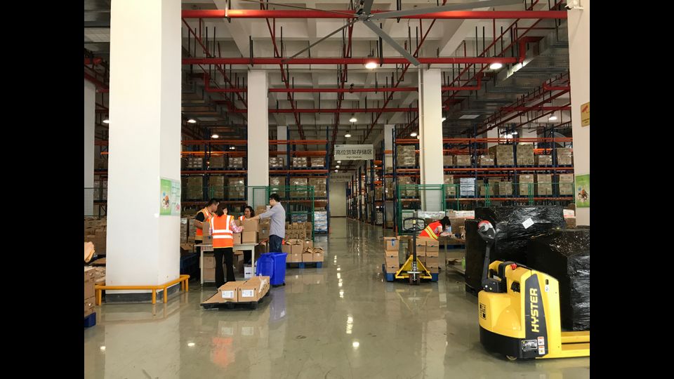 &nbsp;Il magazzino dove vengono stoccate le merci in arrivo da Duisburg Foto: Alessandra Spalletta/Agi