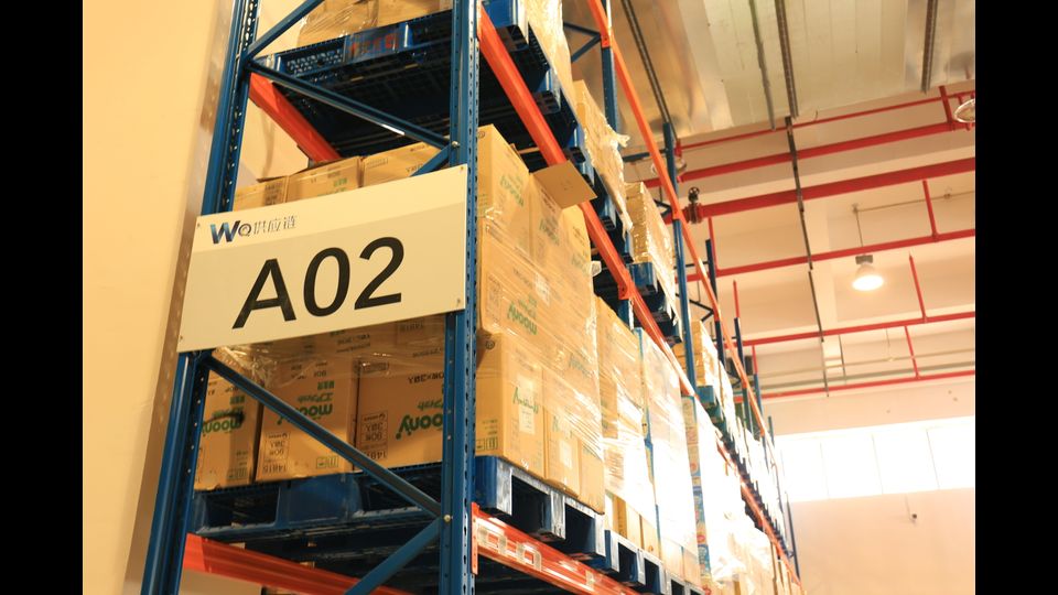 &nbsp;Il magazzino dove vengono stoccate le merci in arrivo da Duisburg Foto: Alessandra Spalletta/Agi