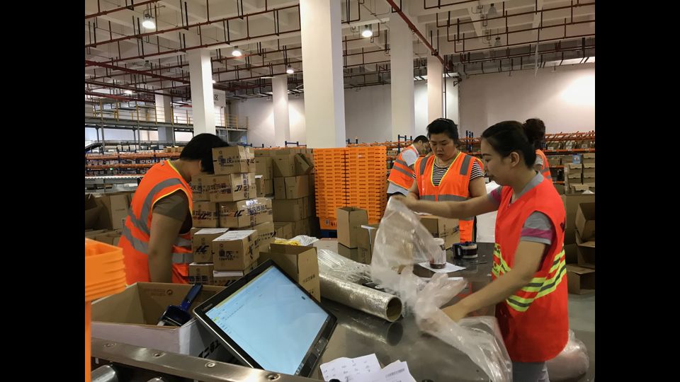 &nbsp;Il magazzino dove vengono stoccate le merci in arrivo da Duisburg Foto: Alessandra Spalletta/Agi