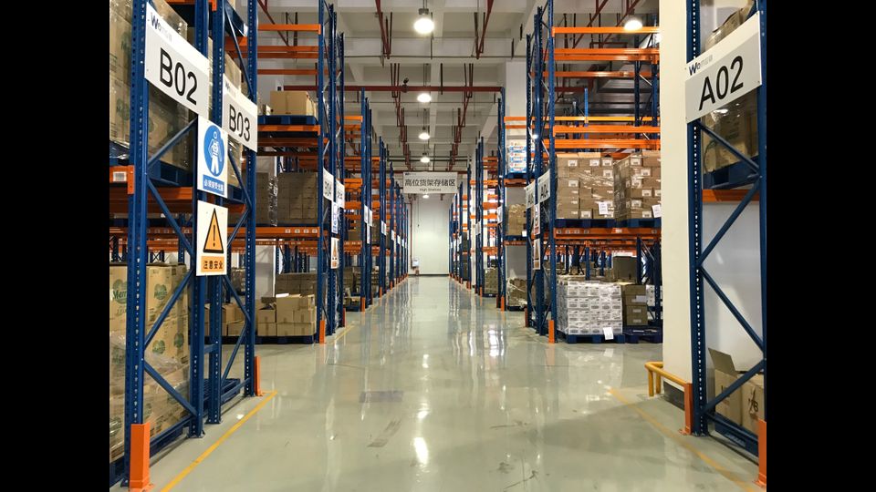 &nbsp;Il magazzino dove vengono stoccate le merci in arrivo da Duisburg Foto: Alessandra Spalletta/Agi