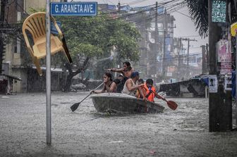 Filippine, inondazioni a Manila (Afp)