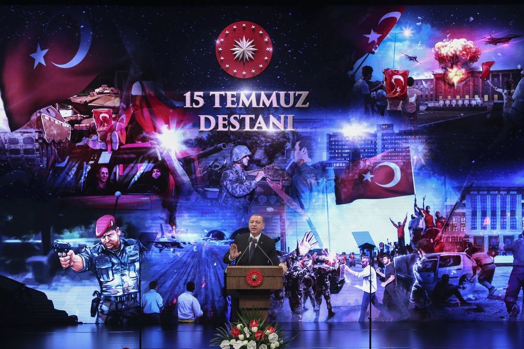 &nbsp;Erdogan tiene un discorso in occasione dell'anniversario del fallito colpo di Stato