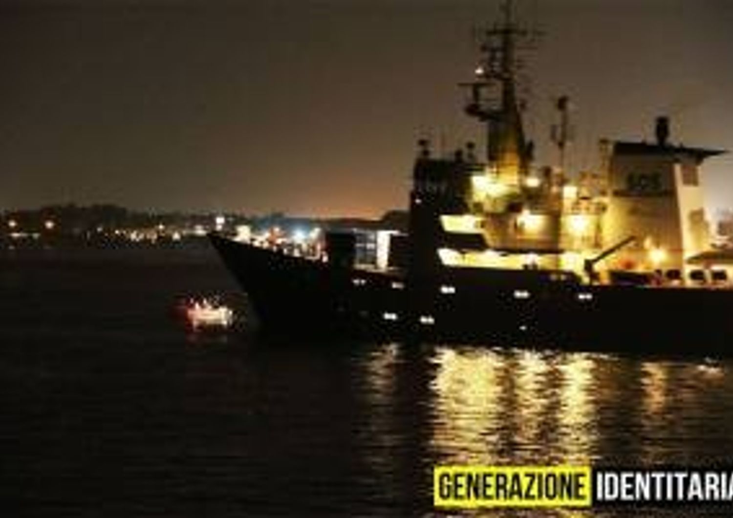 Parte C-Star, la &#39;nave nera&#39; contro le Ong nel Mediterraneo