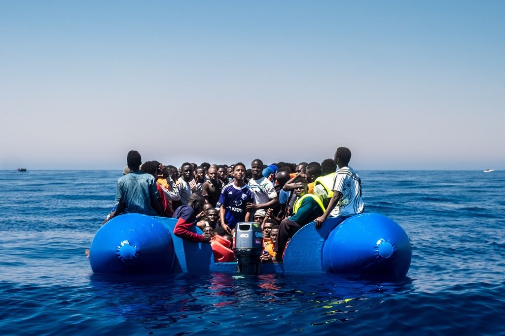 &nbsp;Migranti, gommone