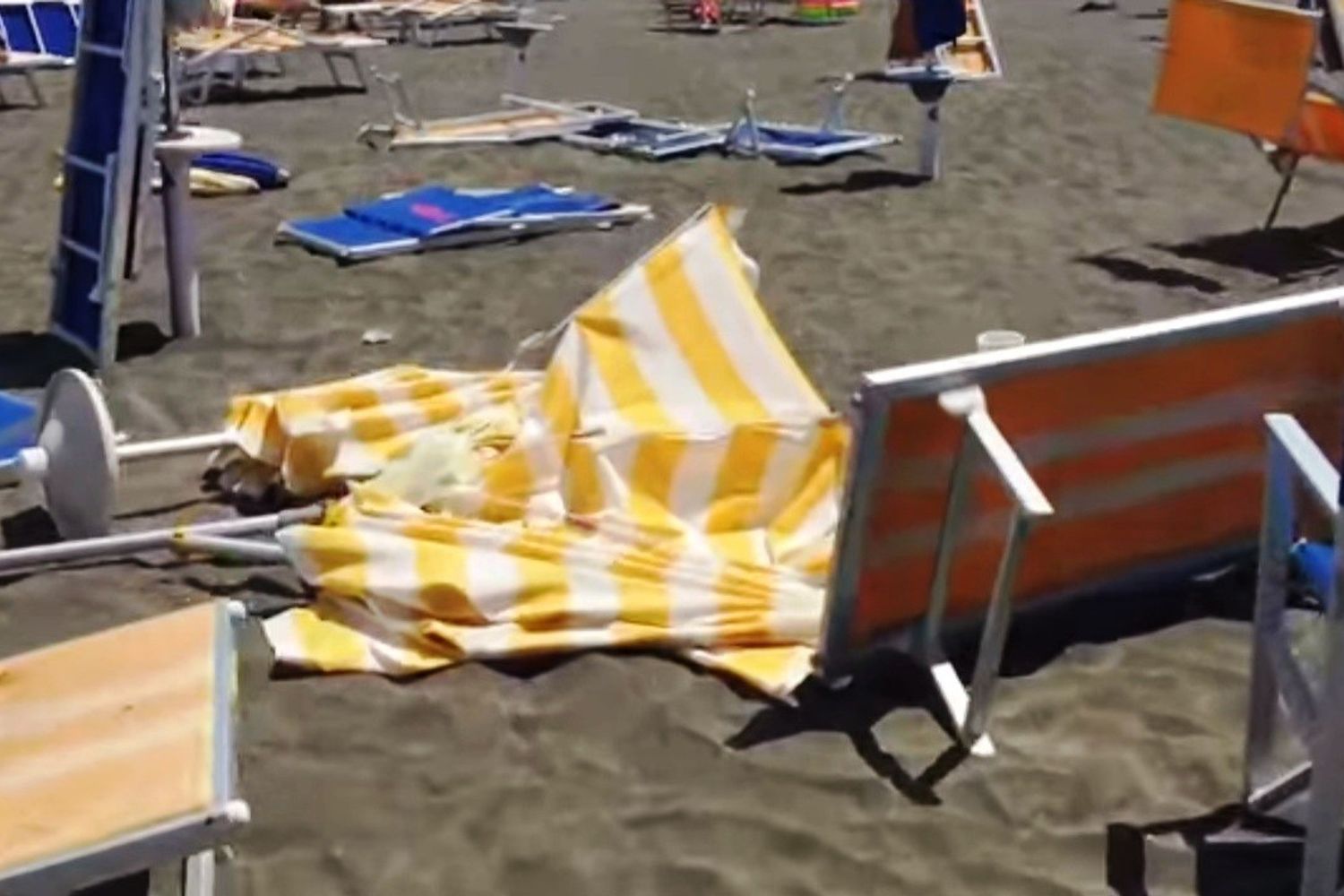 &nbsp;ostia spiaggia dopo tromba aria