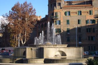 &nbsp;Fontana del Peschiera a Piazzale degli Eroi