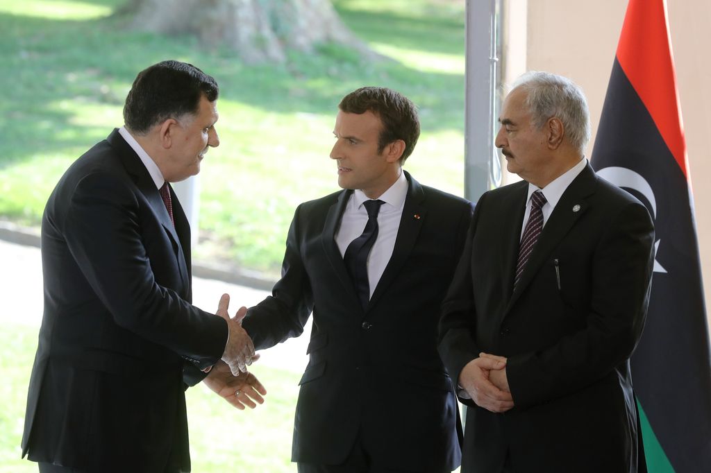 &nbsp;Serraj, Macron e Haftar