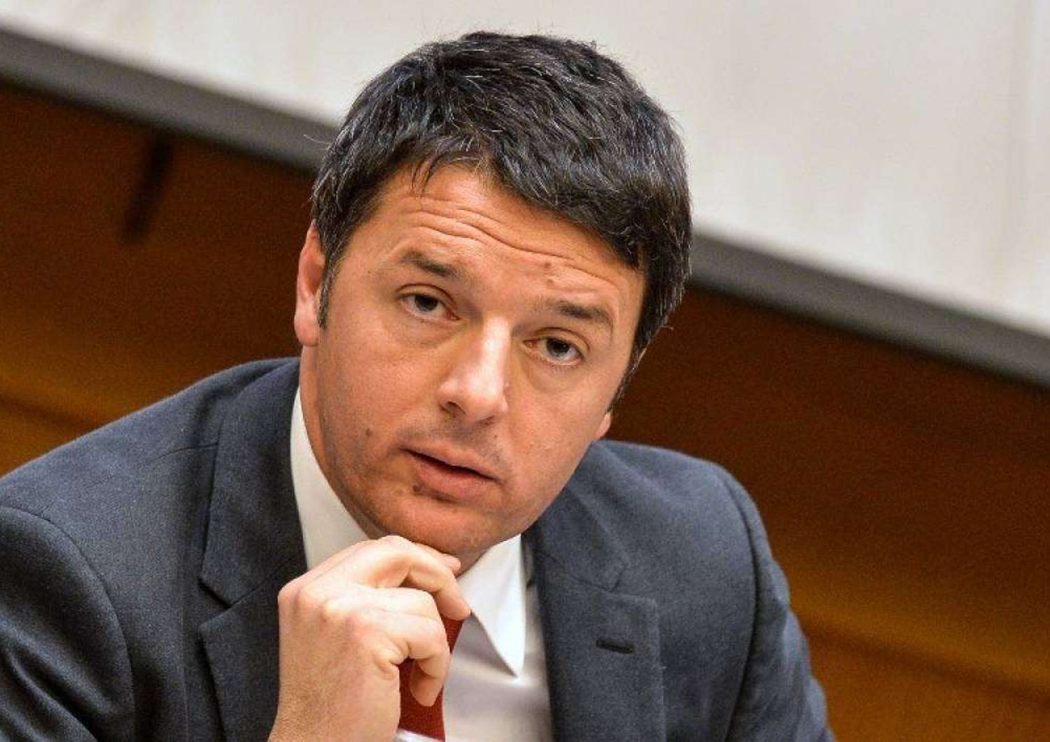 Renzi riunisce i parlamentari Pd, Bersani assente "Basta spot"