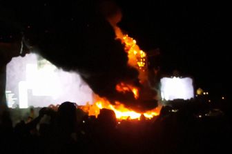 incendio sul palco del festival Tomorrowland a Barcellona (fotogramma Video)&nbsp;