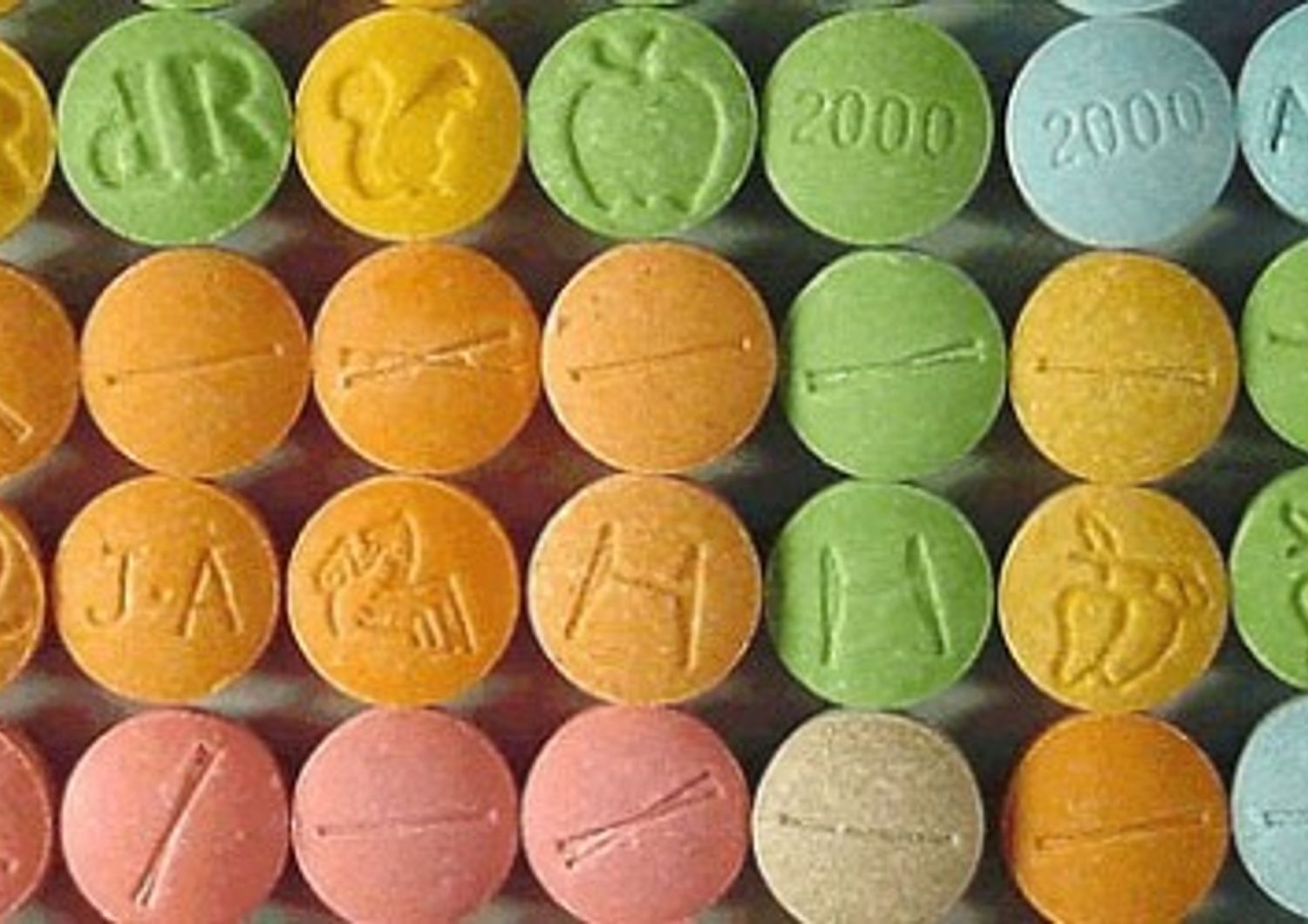 Ecstasy, quella pastiglia colorata che ti distrugge il cervello per sempre