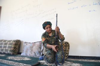 &nbsp;Siria, soldatesse dell'YPG a Raqqa (Afp)&nbsp;