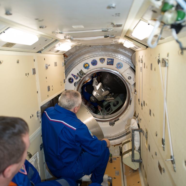 &nbsp;Paolo Nespoli a 60 anni &egrave; diventato il primo italiano a compiere per la seconda volta una missione di lunga durata nello Spazio. Star&agrave; cinque mesi in orbita.